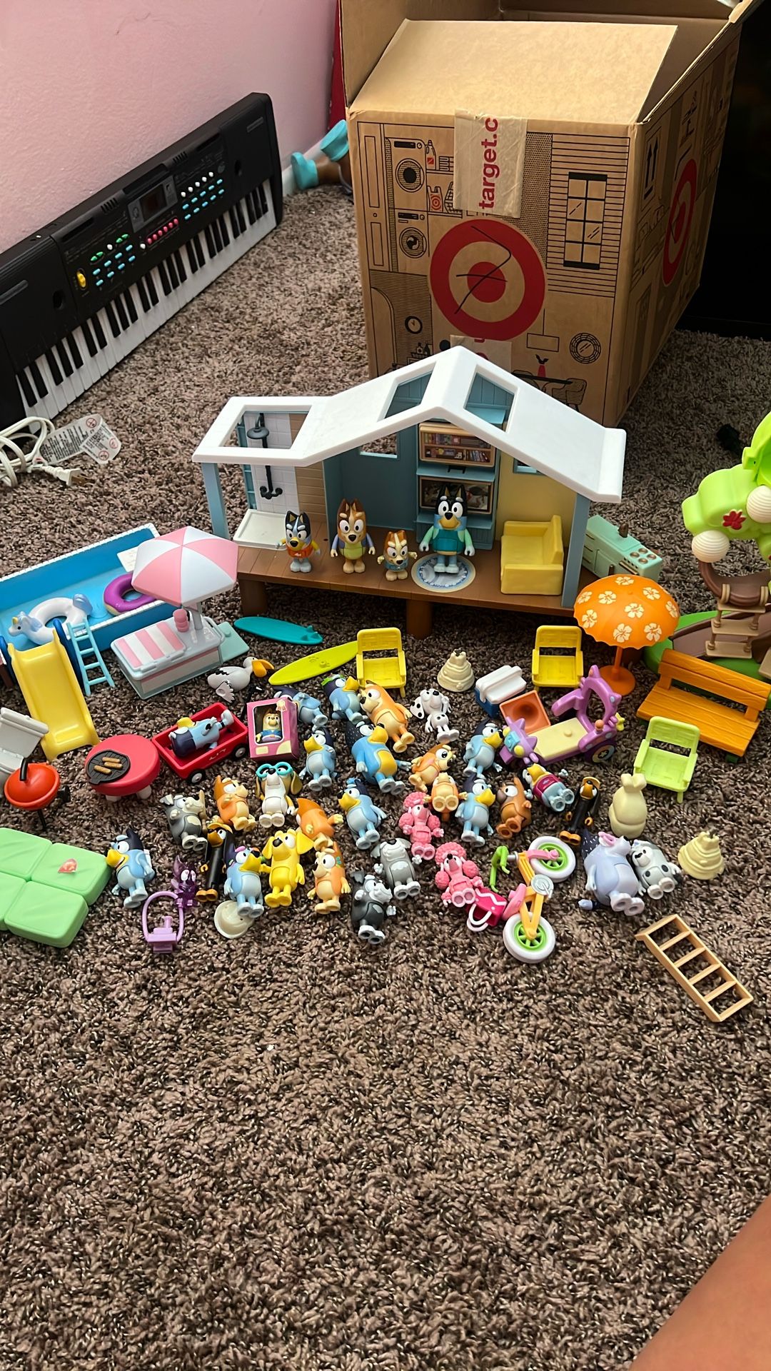 Bluey-assorted Characters And Play Sets (pool, Beach Cabin, Treehouse.$