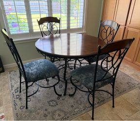 Kitchen table and 4 chairs
