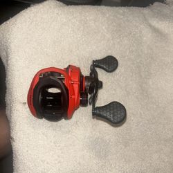 Lew’s Right Handed Mock Smash Bait, Caster Reel