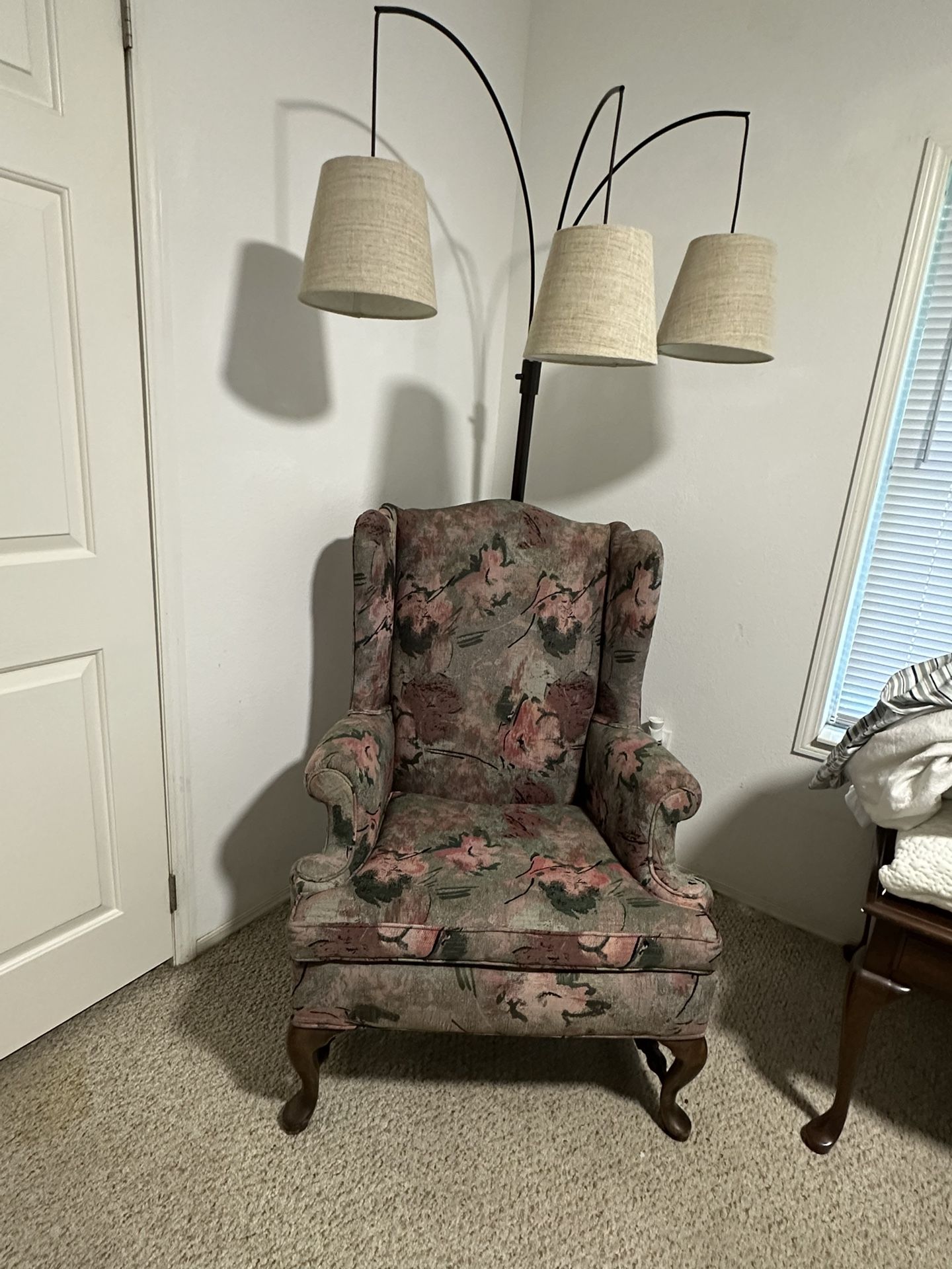 Vintage Chair with Lamp included