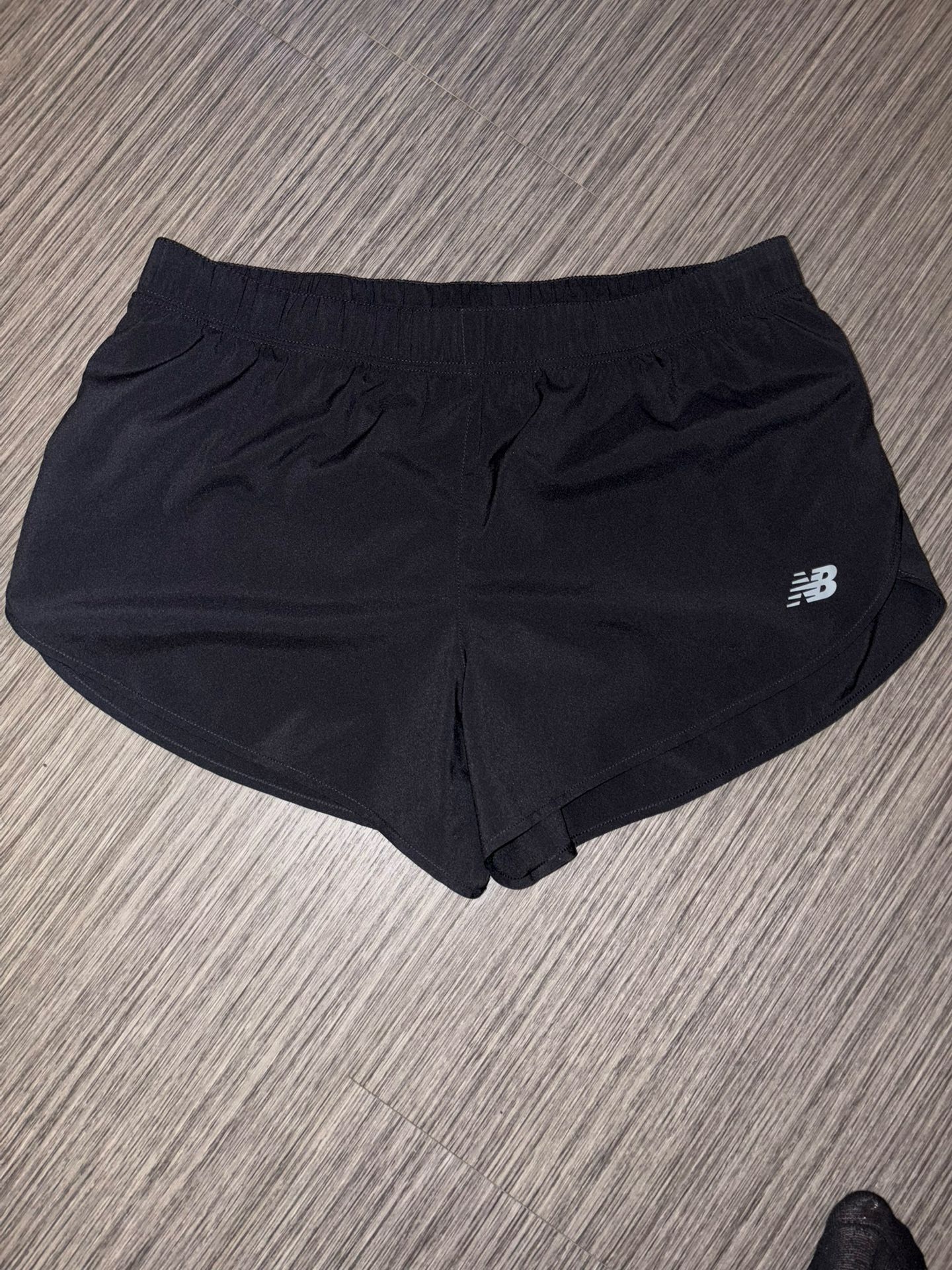NWOT New Balance Accelerate Short 5 Inch Black Women’s Large