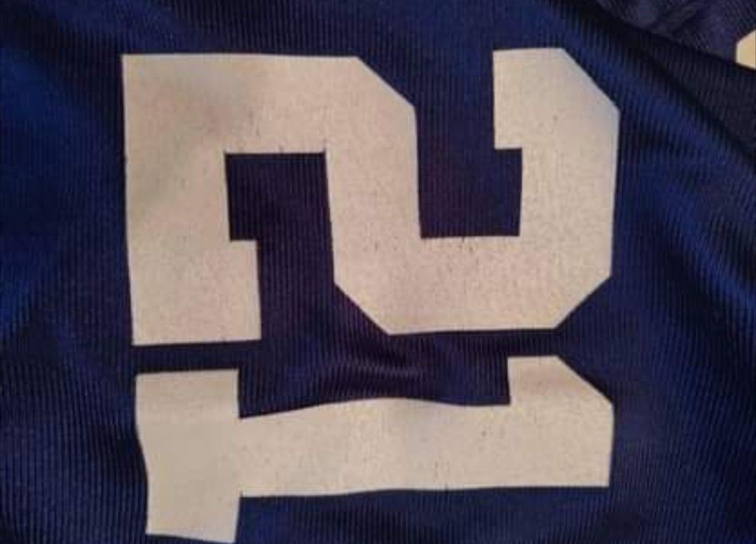 NY Giants Tiki Barber Home And Away Jersey Size Large for Sale in Maywood,  NJ - OfferUp