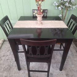 High Table With 4 Chairs.  
