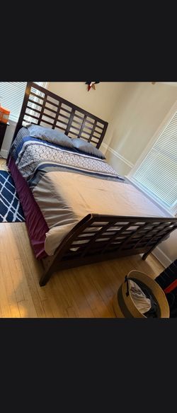 Queen size mattress bed