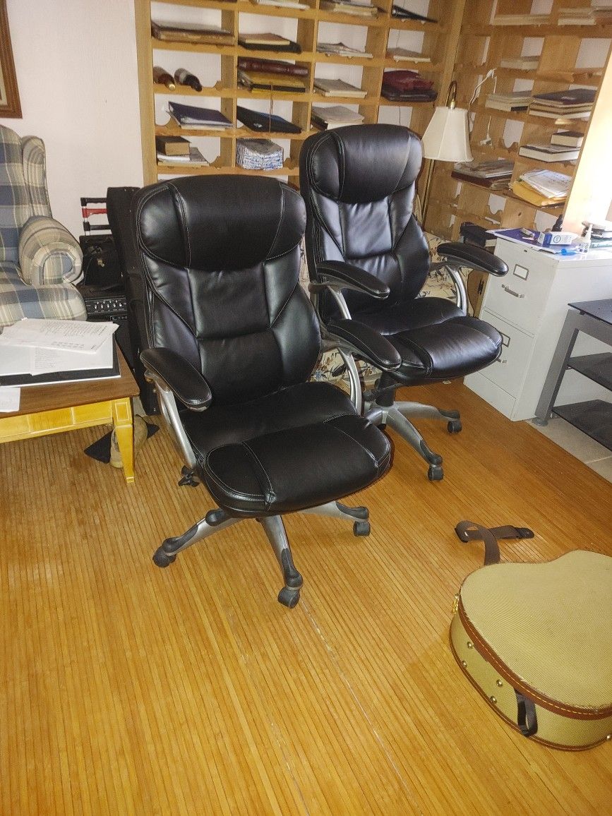 Nice Adjustable Swivel Chairs 