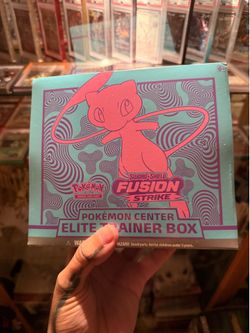 Fusion Strike Pokemon Center Elite Trainer Box (Exclusive)
