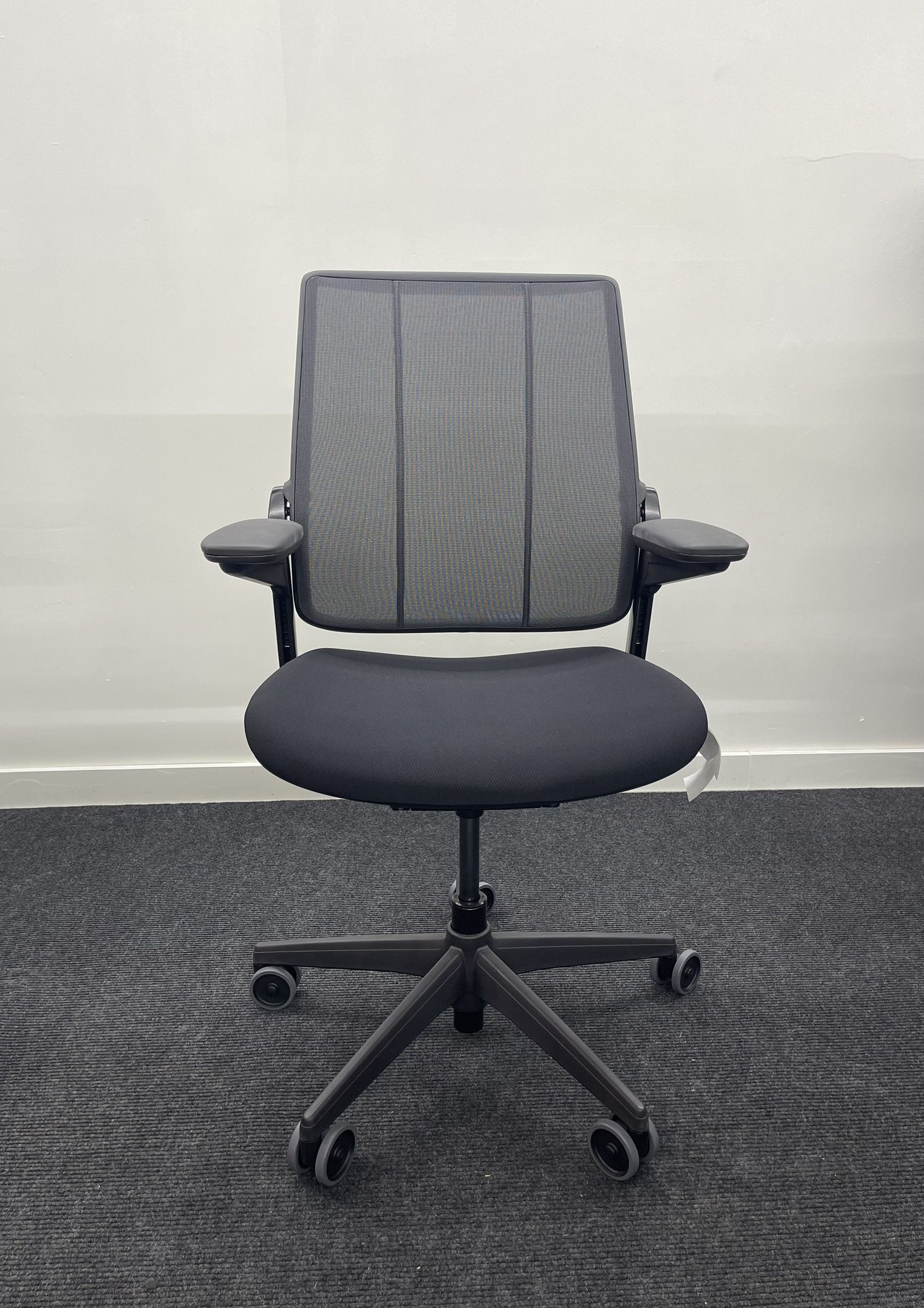 🔥BRAND NEW HUMANSCALE DIFFRIENT SMART CHAIR!🔥 ADJUSTABLE ARMS & SEAT DEPTH FUNCTION!🔥