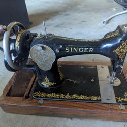 1910 Singer Sewing machine