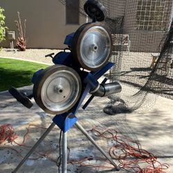 Bata 2 Pitching Machine, Balls, L Screen And Cover