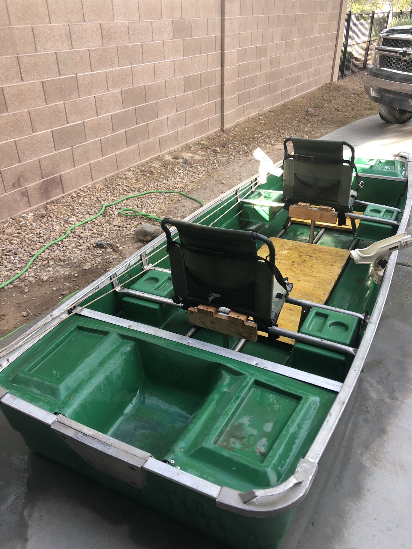 12 foot Coleman crawdad, no leaks. Built wooden flooring for easy standing. Seat are modified and can fit a swivel and nicer boat seat. Cabela’s fi