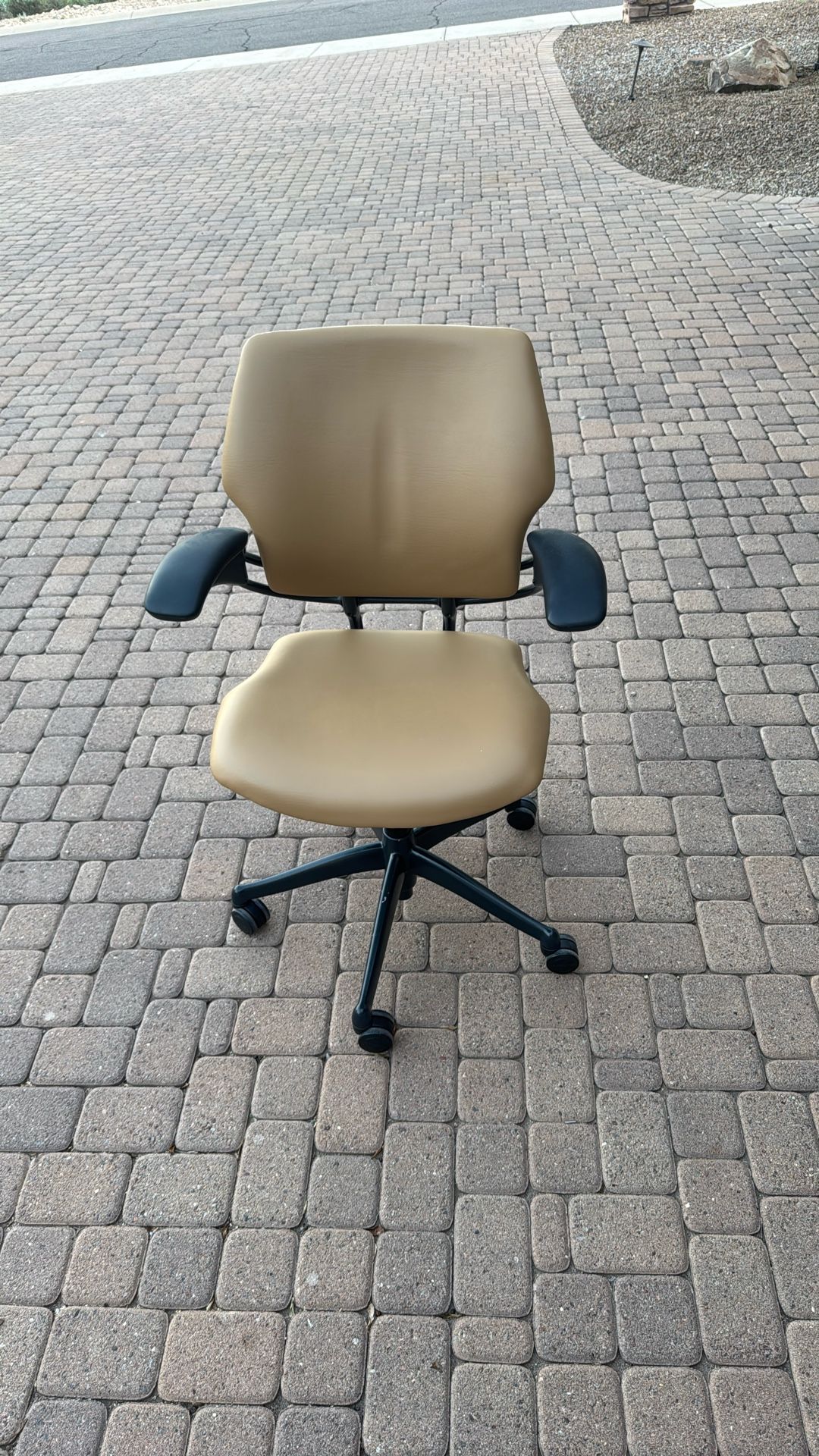 HUMANSCALE Swivel Office Chair