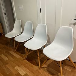 Set of 4 white dining chairs - wood x base