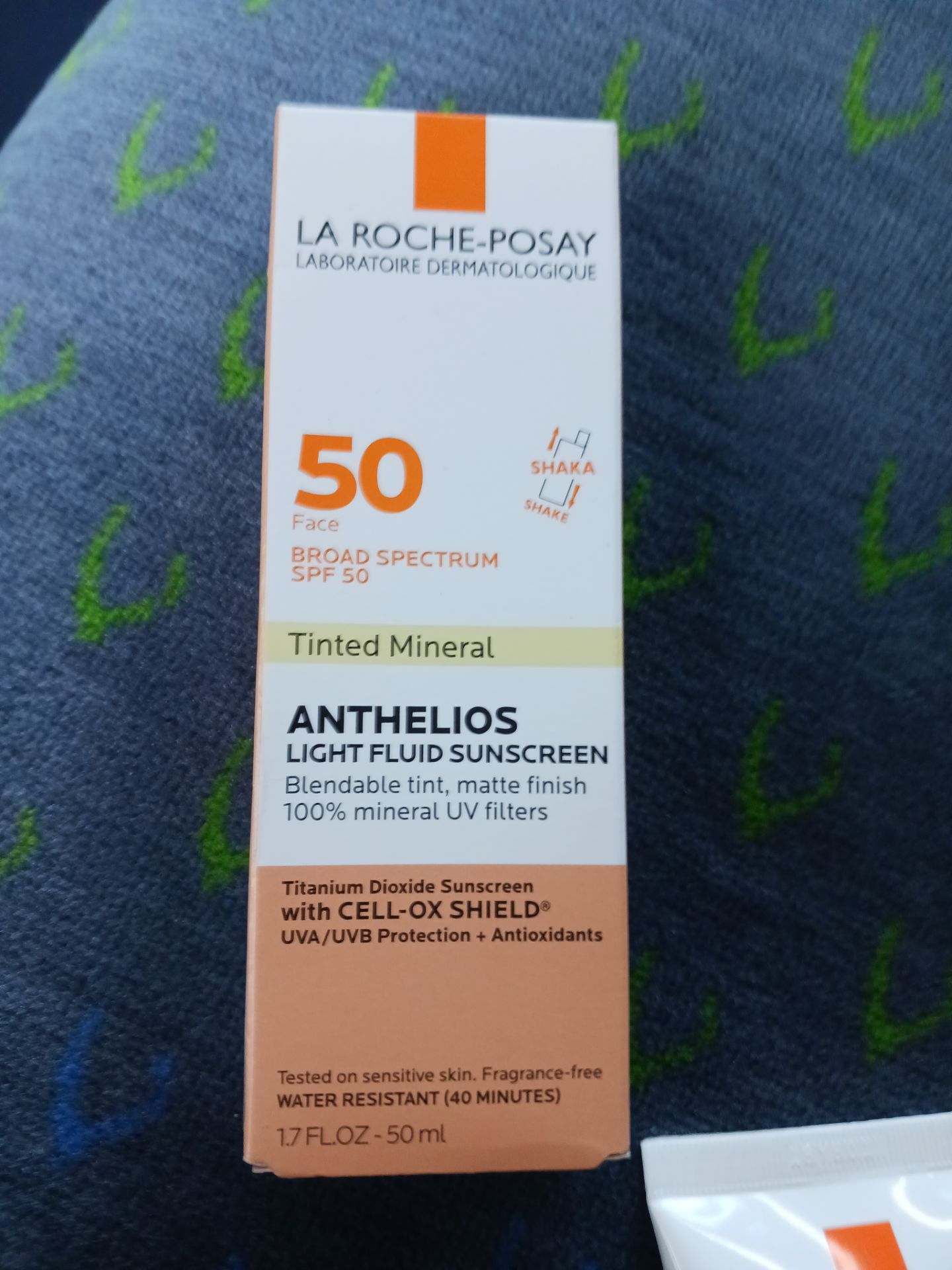 ( 7)count La Roche Posay 1.7 Oz sunscreen & (1)count 3oz Sunscreen Gental lotion