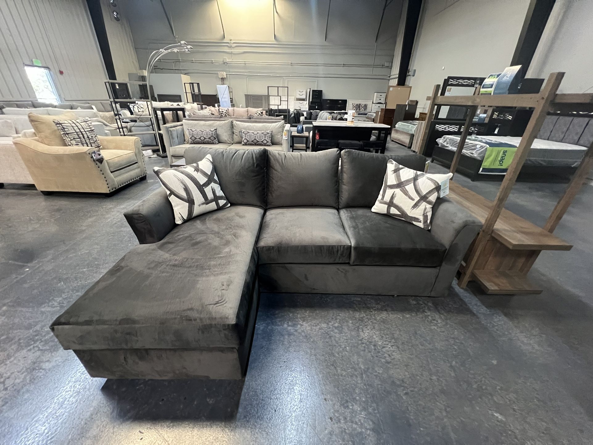 CLEARANCE: 2pc Sectional w/ Reversible Chaise