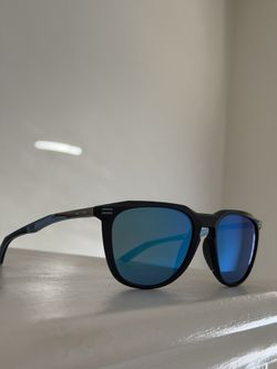 Oakley Thurso sunglasses With A Microfiber Bag