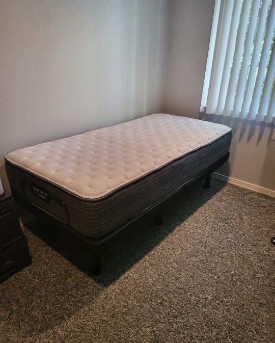 Beautyrest Pressure Smart Twin Bed with Adjustable Base – Like New