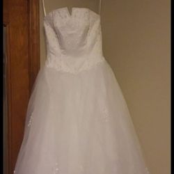 Gorgeous Wedding Gown (Brand New!)