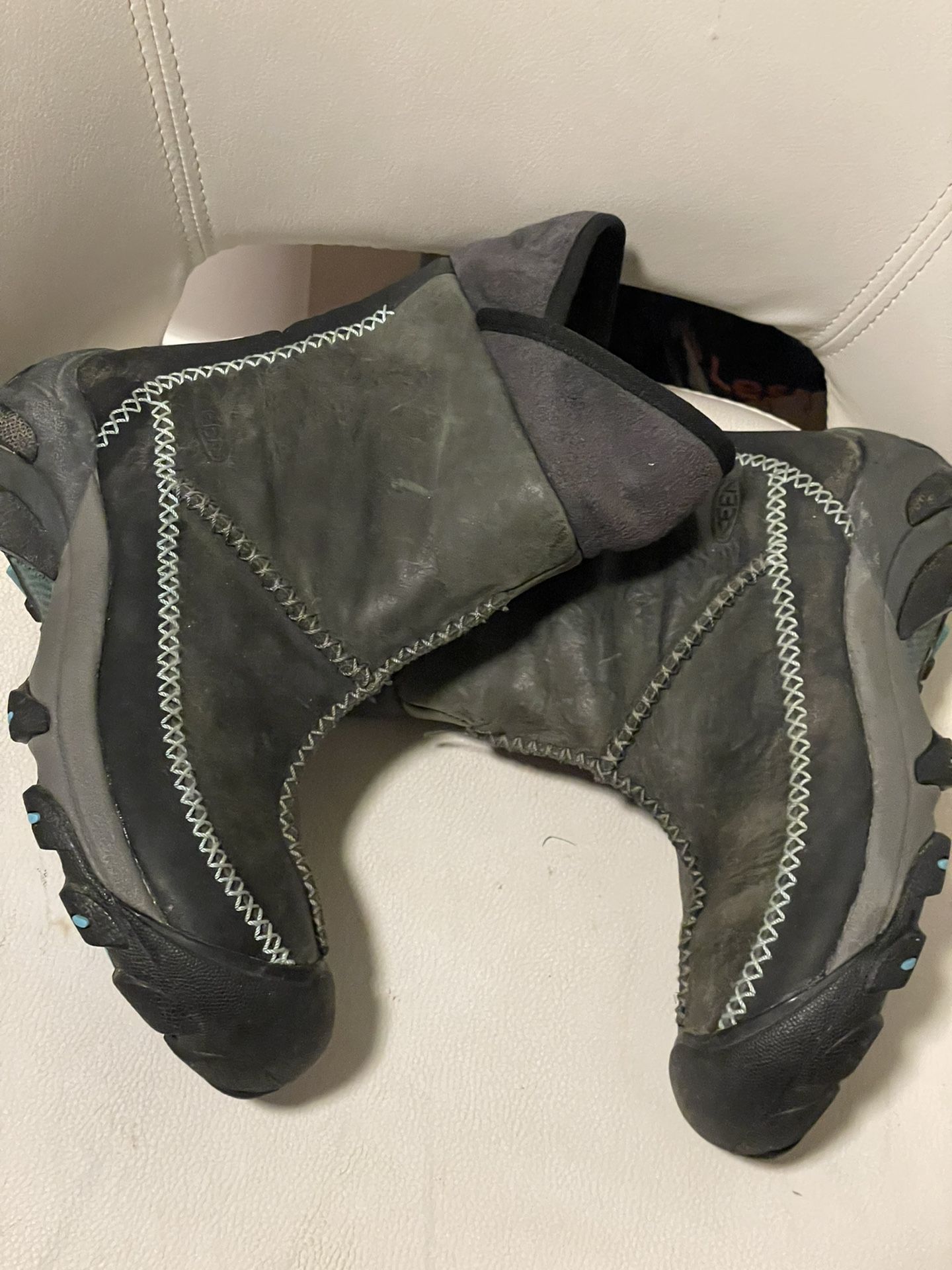 Keen Woman Boots Size 7.5