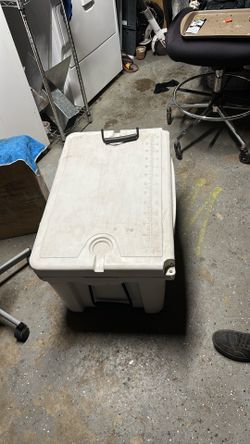 Brand new large heavy duty ice chest