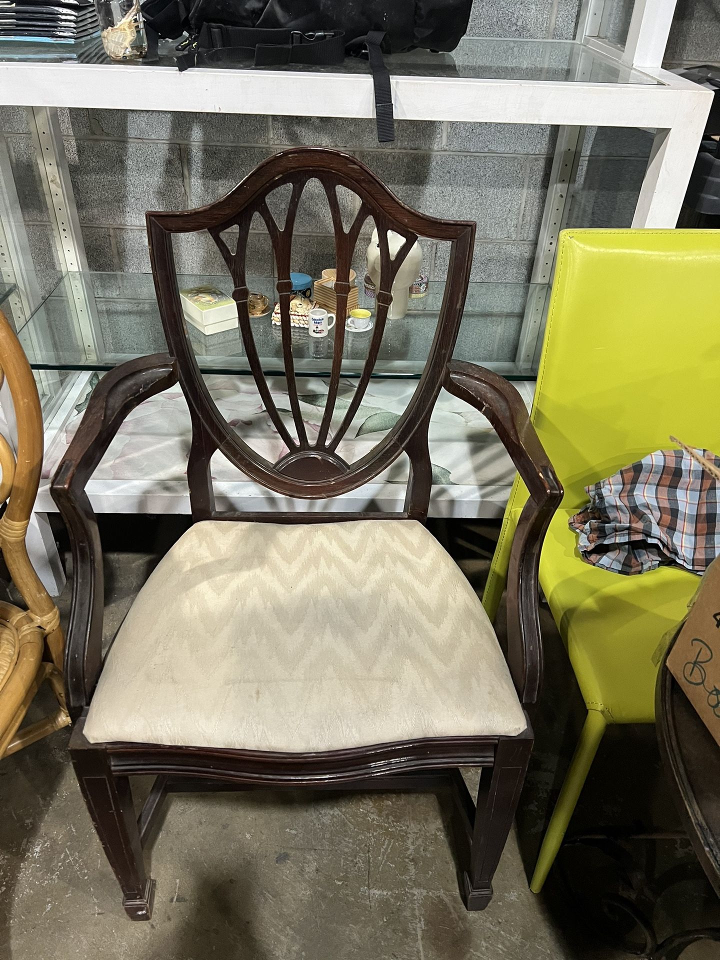 Vintage arm dining chair in fair condition p/u Willow Grove PA 