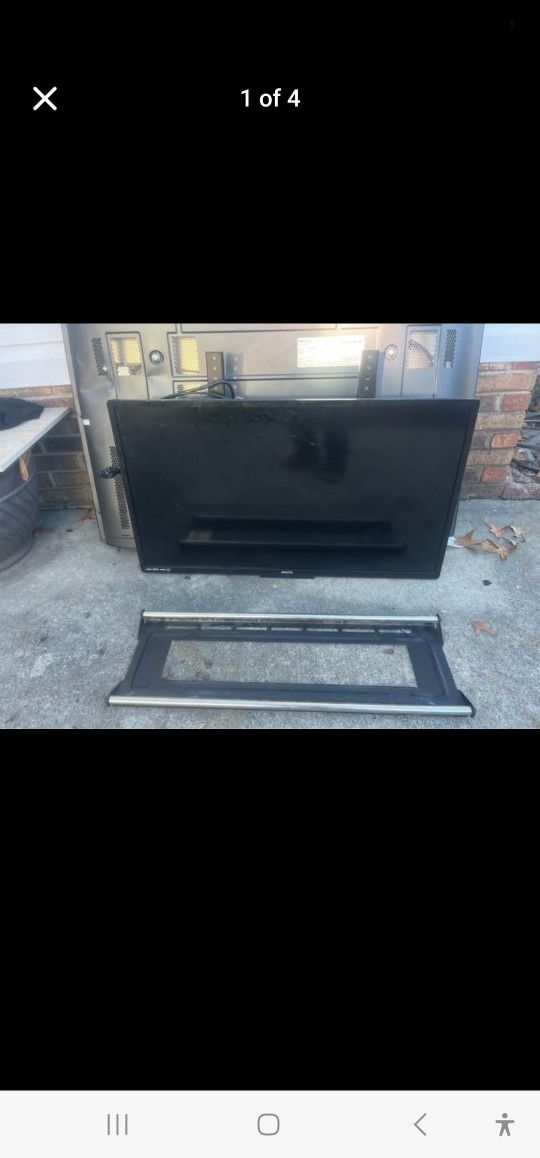 32inch Flat Screen TV With Wall Mount.
