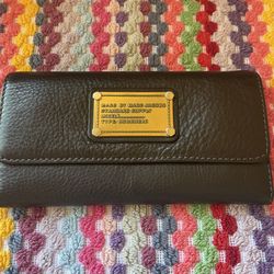 Marc Jacobs Leather Wallet: NEVER USED; Beautiful & Functional