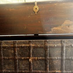 Rustic Solid Wood & tIron Trunk / Coffee Table (Bi-Fold Lid)