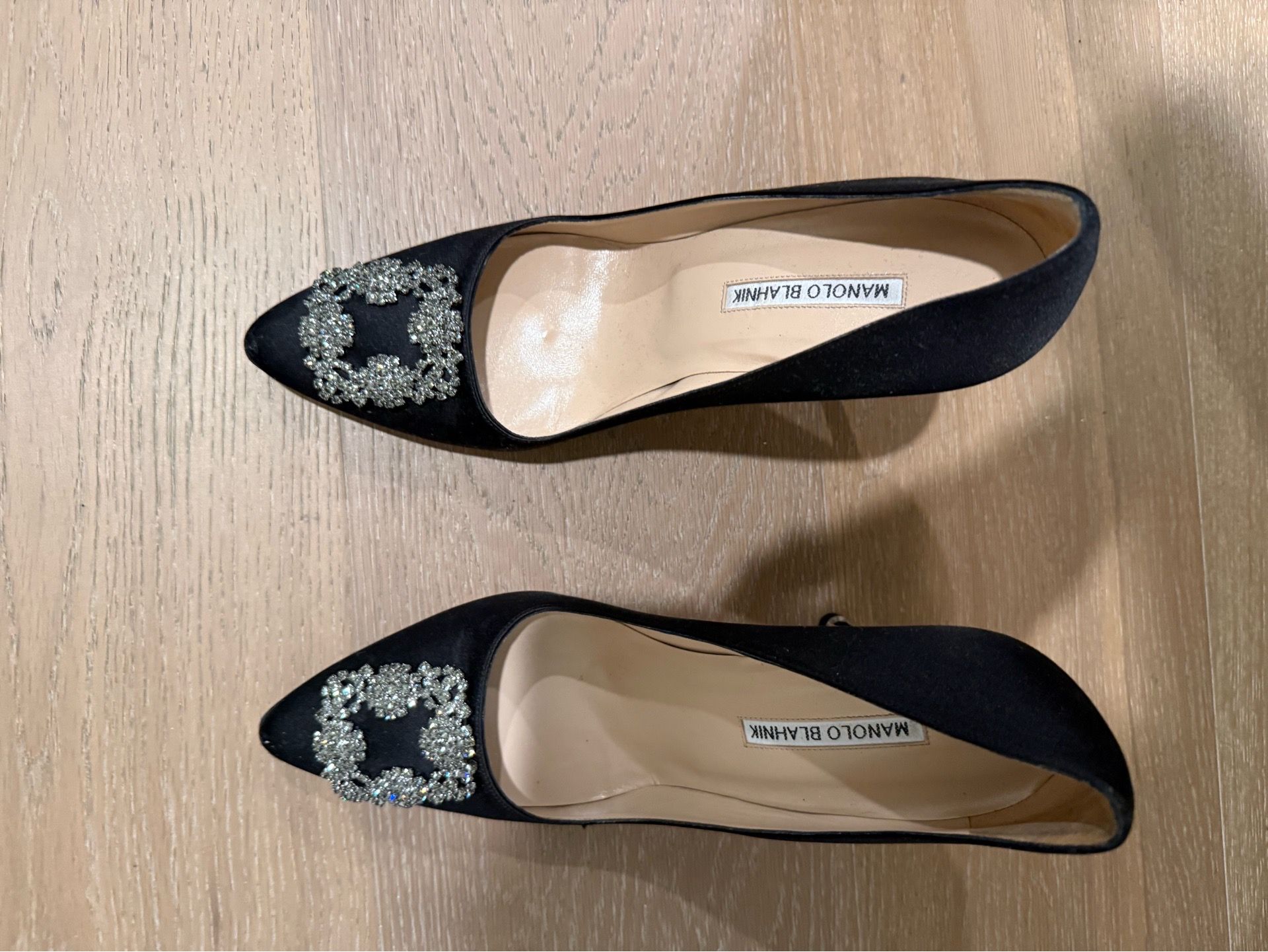 Manolo blahnik hangisi 105 mm size 40.5