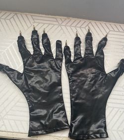 Black vinyl claw gloves