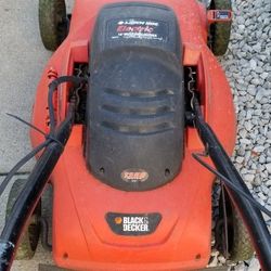 Black Decker Electric 18 Mulching Mower Lawn Hog for Sale in Chicago IL OfferUp