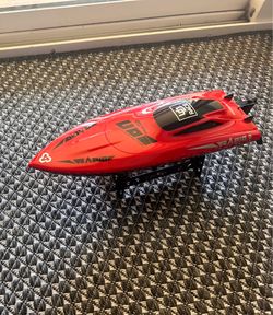 Remote control Boat - UDIRC UDI009 Electronic Racing RC Boat - Red. TWO EXTRA BATTERIES AND CHARGER