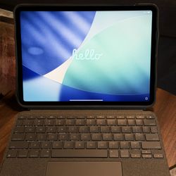 Apple iPad Pro (M1) 128GB Wi‑Fi + Logitech Combo Touch Keyboard Case – Excellent Condition