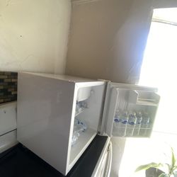 Mini Fridge 
