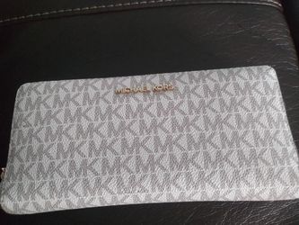 Micheal kors large wallet