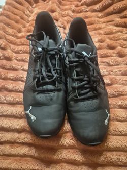 Low-Top Puma Sneakers