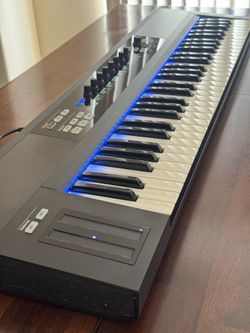 Native Instruments Komplete Kontrol S61 MIDI Keyboard Controller
