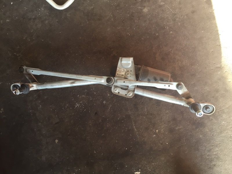 2007 Mazda 3 front windshield wiper motor