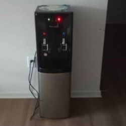 LIKE NEW PRIMO WATER 💧  DISPENSER  & JUG'S