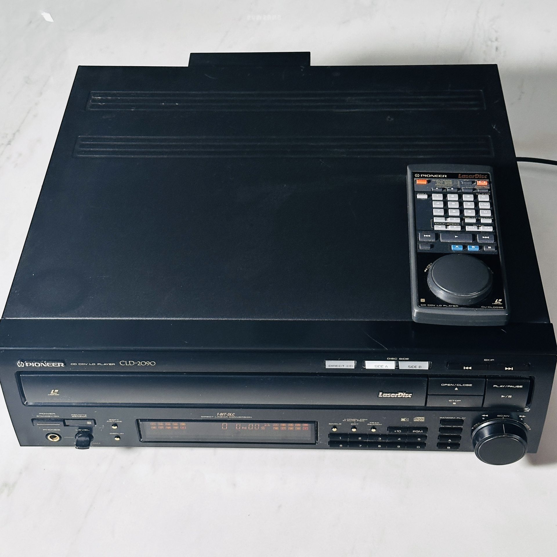 This is a Pioneer CLD 2090 CD/CDV/LD LaserDisc player. player that supports CD CDV and LD formats.