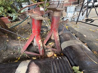 Steel jack stands