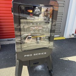 Pit Boss Pellet Smoker Brand New Mint Condition! 