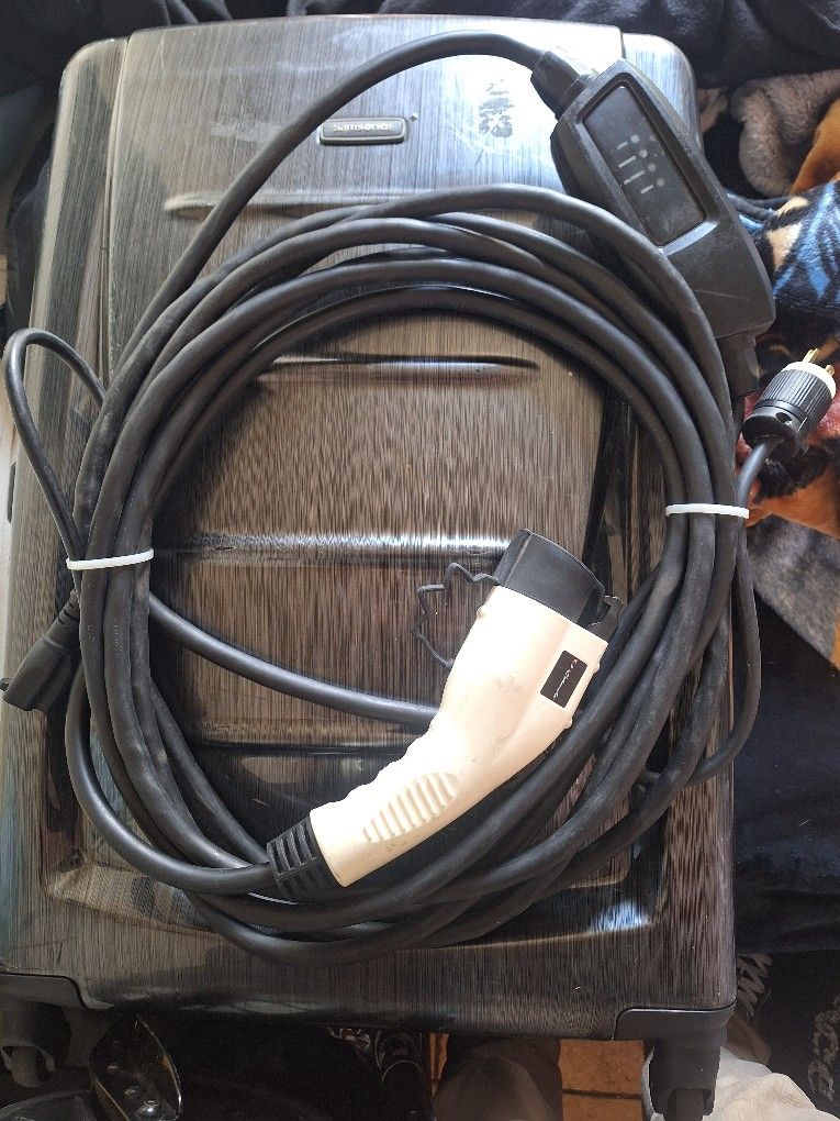 EV CHARGER W/ ADAPTER