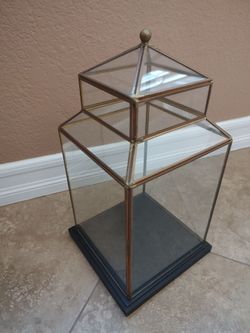 Glass terrarium by Z Gallerie gold frame $12.00 see my other offers must pick up cash only no holds