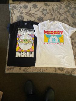 Disney Collection  Mickey Mouse / The Mandalorian  Tee Size medium adults