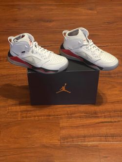 Jordan Mars 270 White/Fire Red  “Spike Lee” Size 10