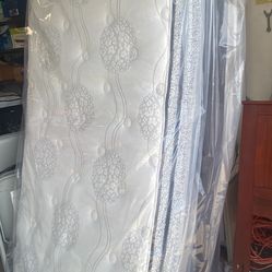 XL Twin Mattress  + Box With Metal Base Frame  Like New!