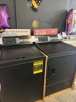 Speed Queen TR7 And DR7 Washer And Dryer Set 