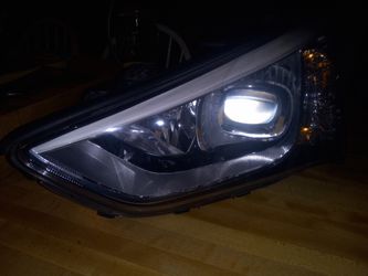 2013 Hyundai Santa Fe Driver Side Headlight