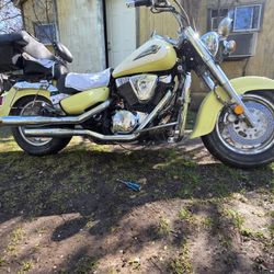 1999 Suzuki Intruder