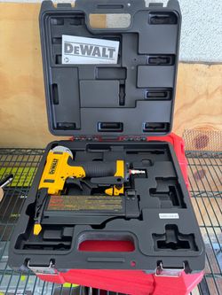 DeWalt Pneumatic Nail Gun with Case